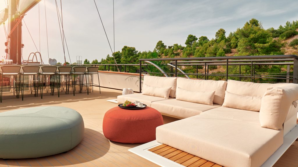 14 Anetta_Exterior_Sundeck_LoungeArea_YachtIN