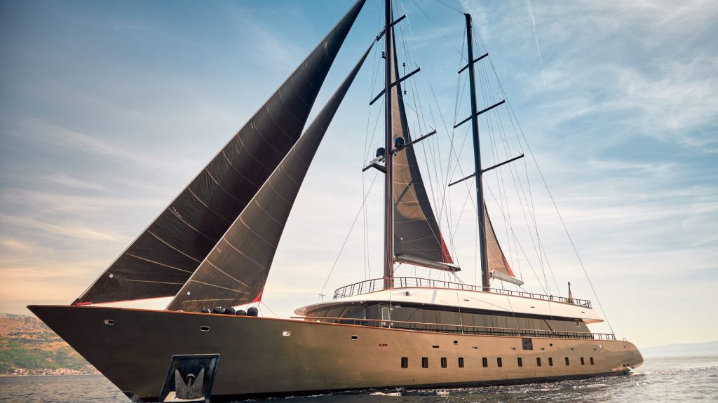 2 Anetta_Exterior_Profile_YachtIN