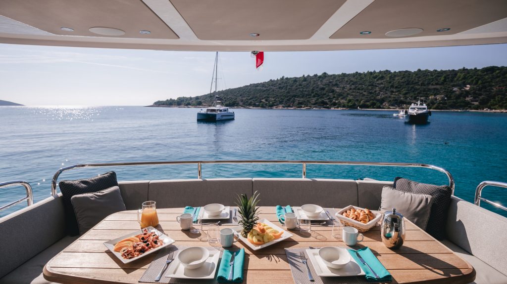 mowana-yacht-charter