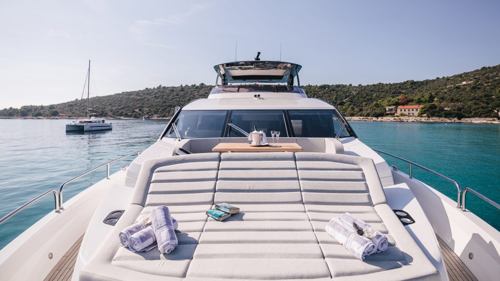 Mowana-yacht-charter