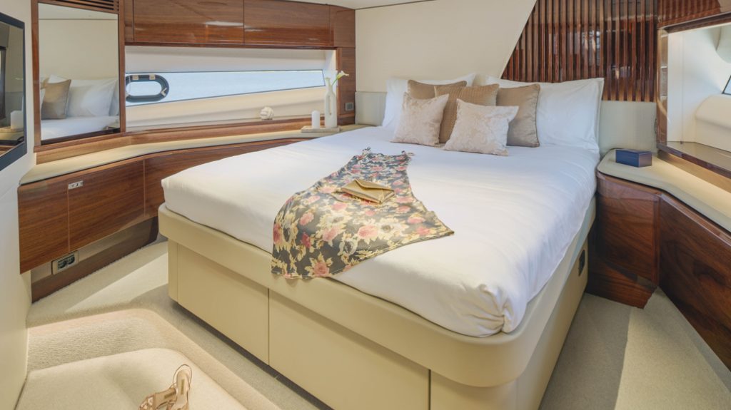 Elizabeth_Princess Y72_VIP cabin_Yacht IN_095