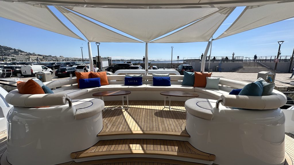 M/Y Luisa - Sundeck lounge