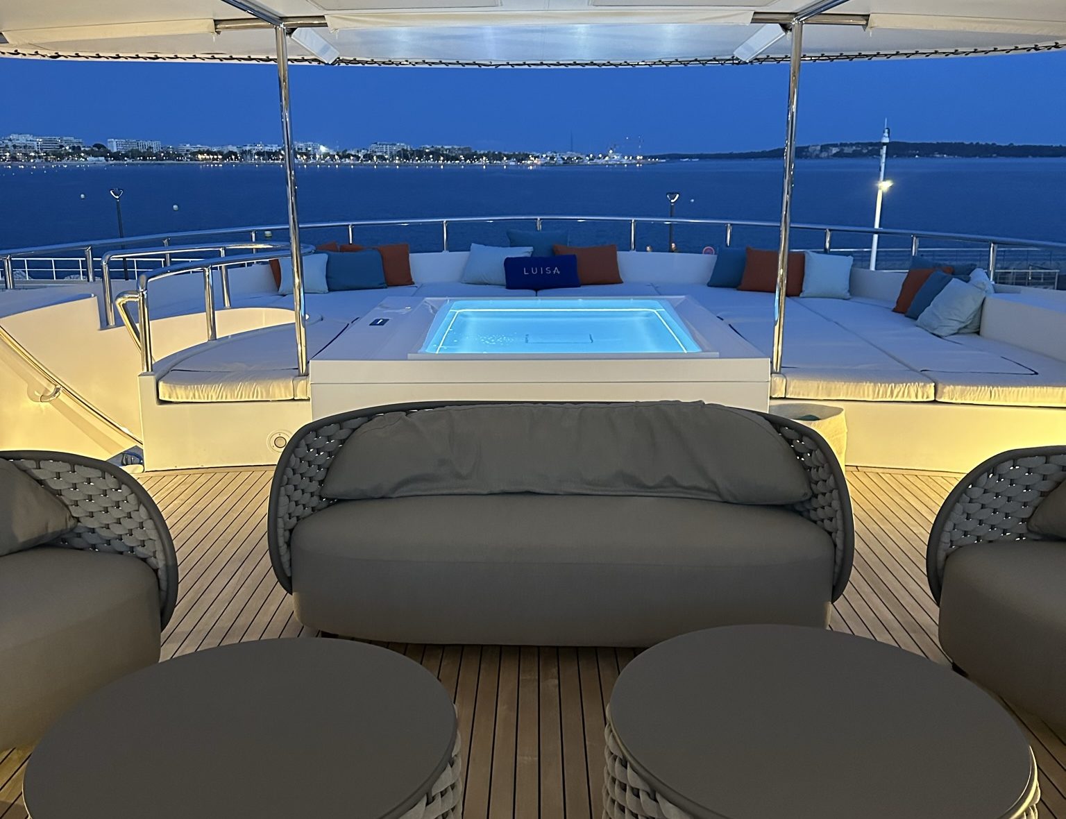 M/Y Luisa - jacuzzi