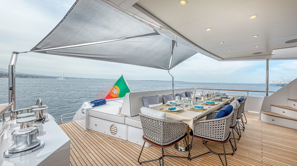 M/Y Millesime - alfresco dining