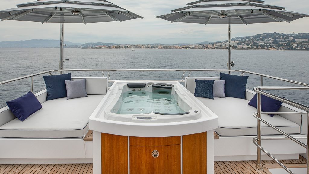 M/Y Millesime - jacuzzi