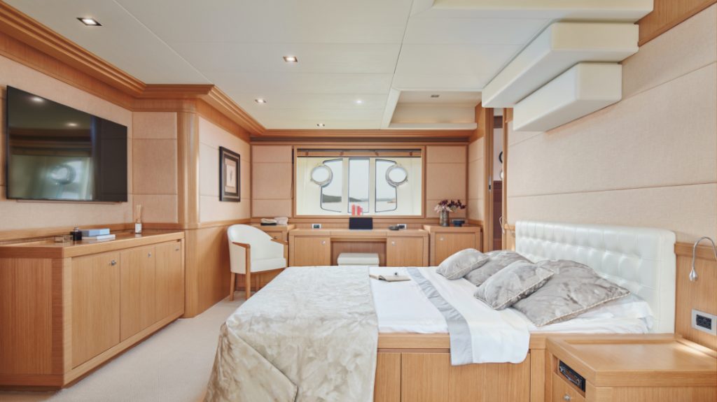 Navetta 26 Friend's Boat_Interior_Master cabin_Lower Deck 1_YACHT IN