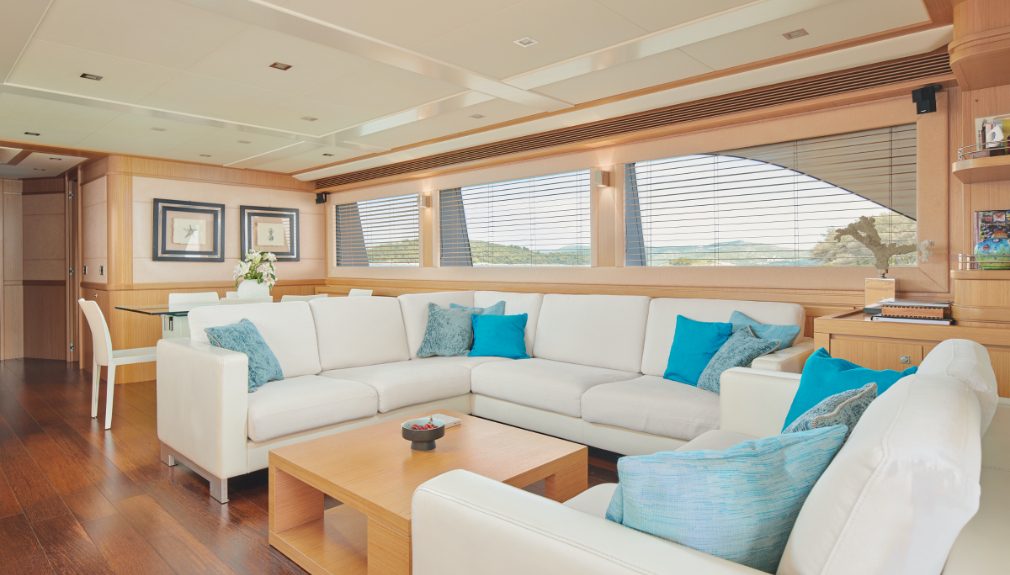 Navetta 26 Friend's Boat_Interior_Salon 1_YACHT IN