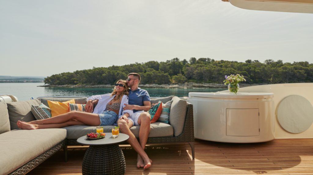 Navetta 26 Friend's Boat_Sundeck Lifestyle_YACHT IN