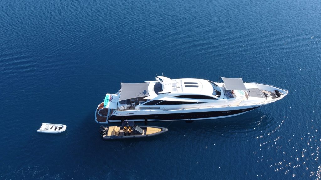 Quantum yacht charter