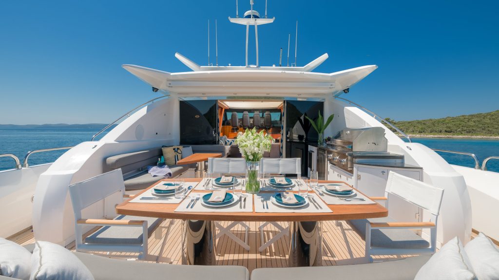 QUANTUM_Aft_deck_view_toward_salon_Yacht IN