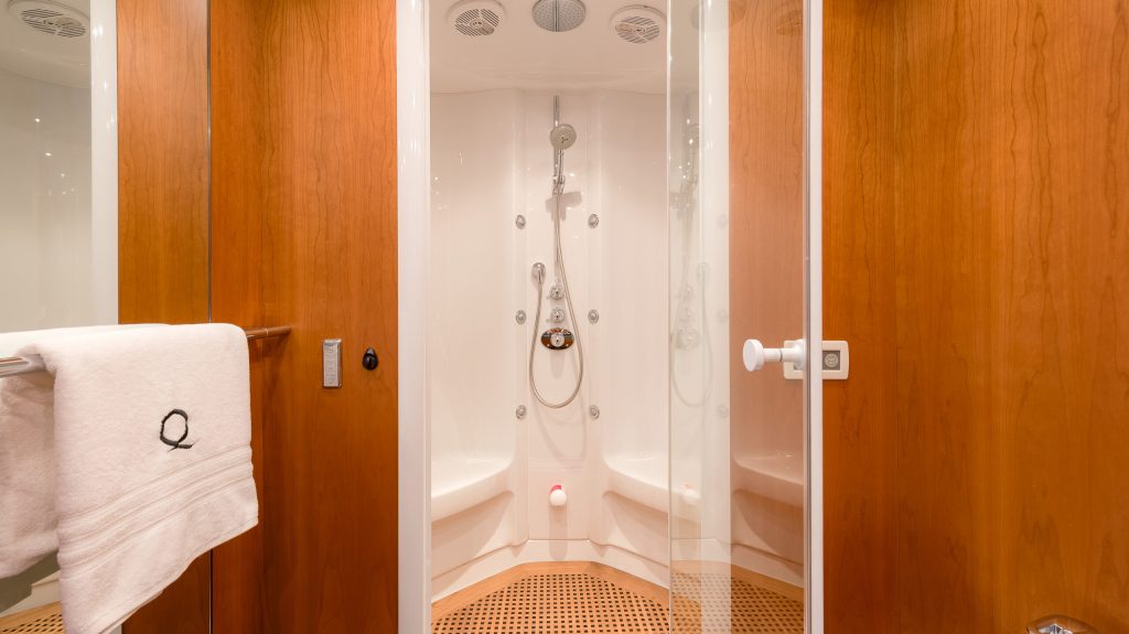 QUANTUM_Master_cabin_steam_shower_Yacht IN